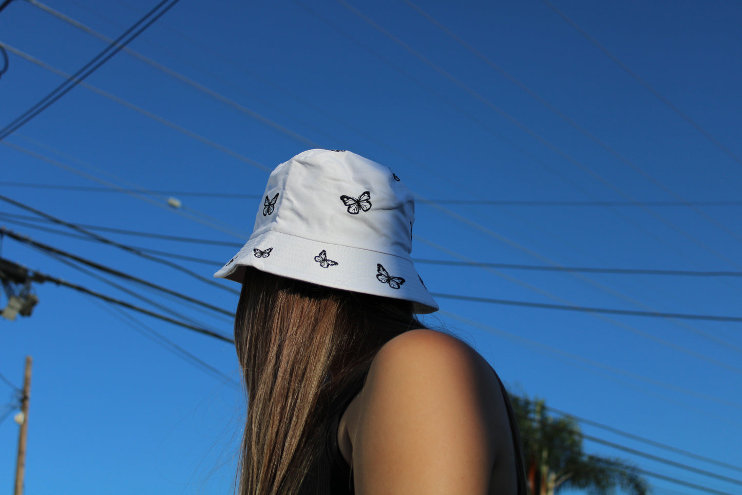 BUCKET HAT WITH BUTTERFLIES