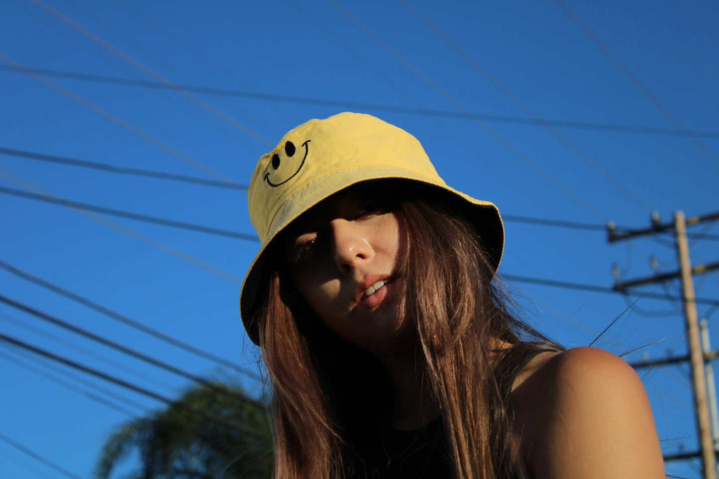 BUCKET HAT WITH A SMILE